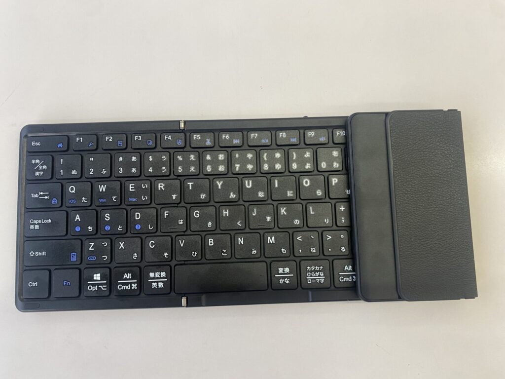 ②Omikamoのキーボードを開いている様子